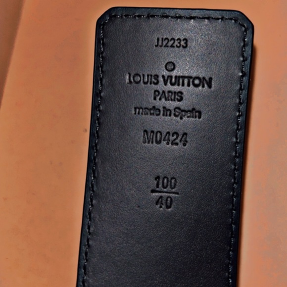 Size 100 LV Belt, 100% Authentic - Picture 2 of 2